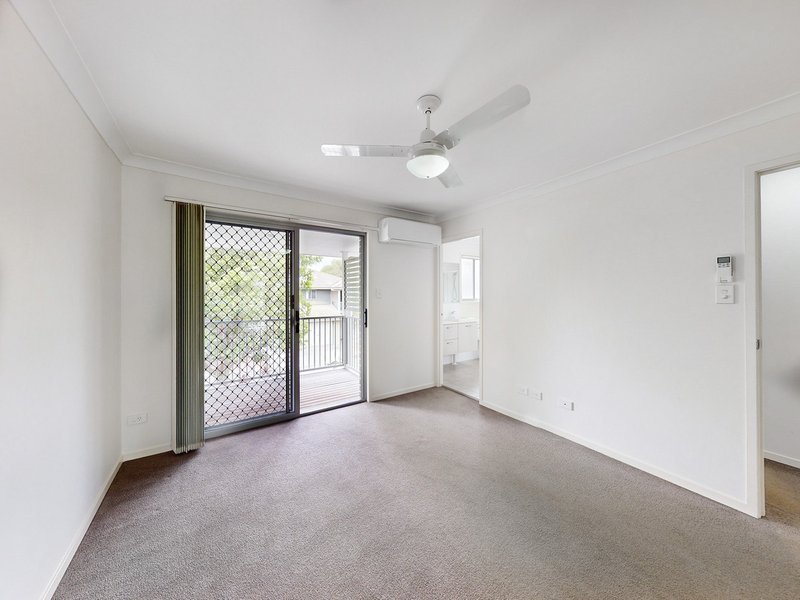 Photo - 16/1 Gumview Street, Albany Creek QLD 4035 - Image 4