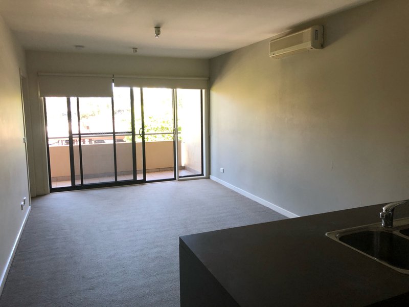 Photo - 16/1 Monash Green Drive, Clayton VIC 3168 - Image 2