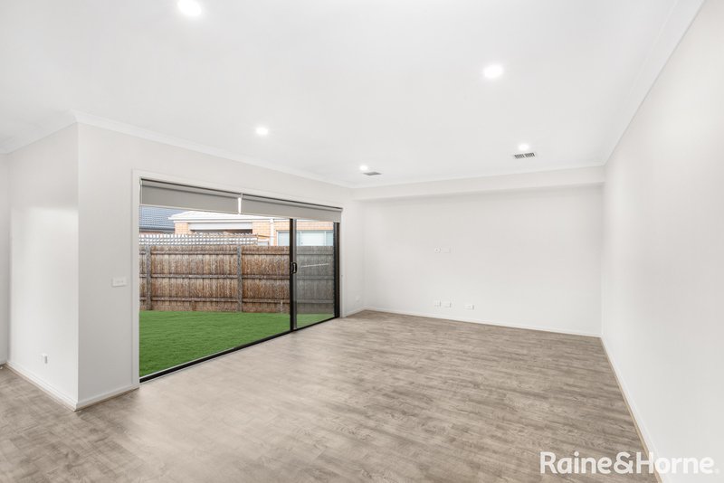 Photo - 161 Pioneer Drive, Aintree VIC 3336 - Image 3