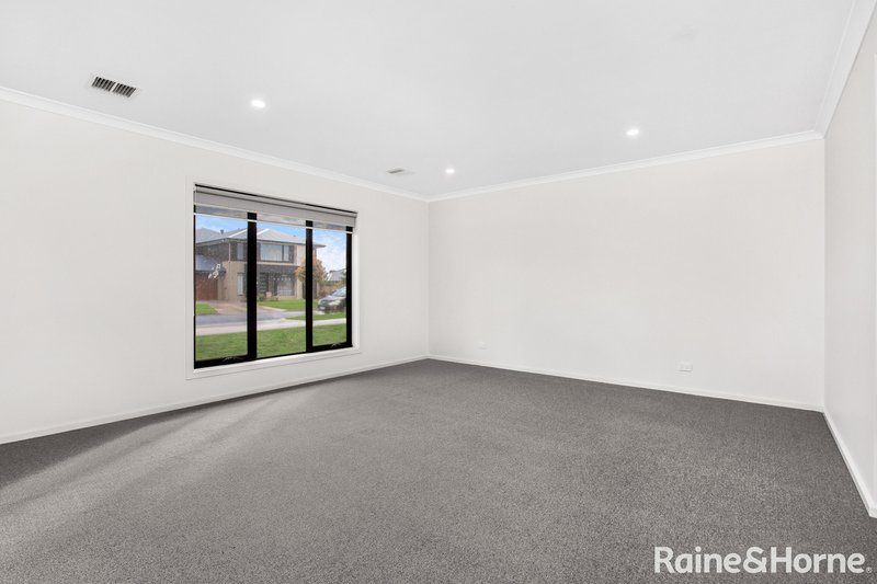 Photo - 161 Pioneer Drive, Aintree VIC 3336 - Image 8