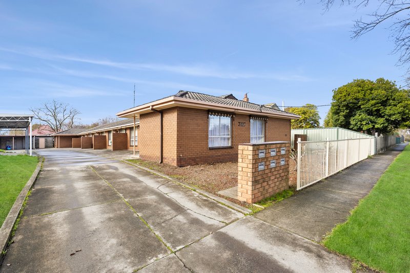 Photo - 1/613 Ascot Street South, Redan VIC 3350 - Image 6