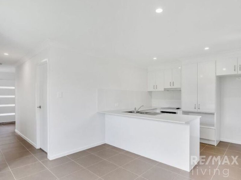 Photo - 16/15 Waratah Way, Morayfield QLD 4506 - Image 2