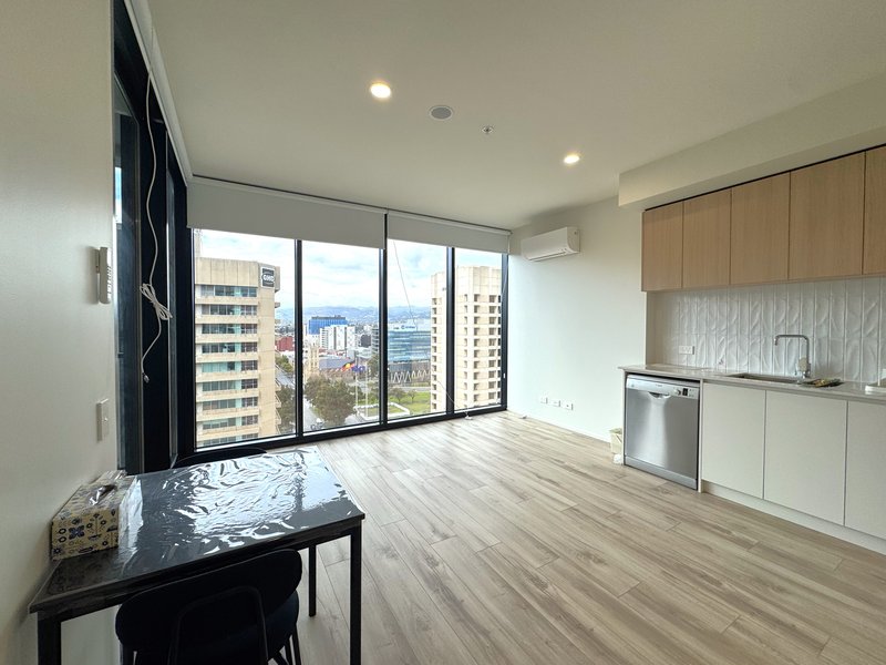 Photo - 1615/6 Penaluna Place, Adelaide SA 5000 - Image 7