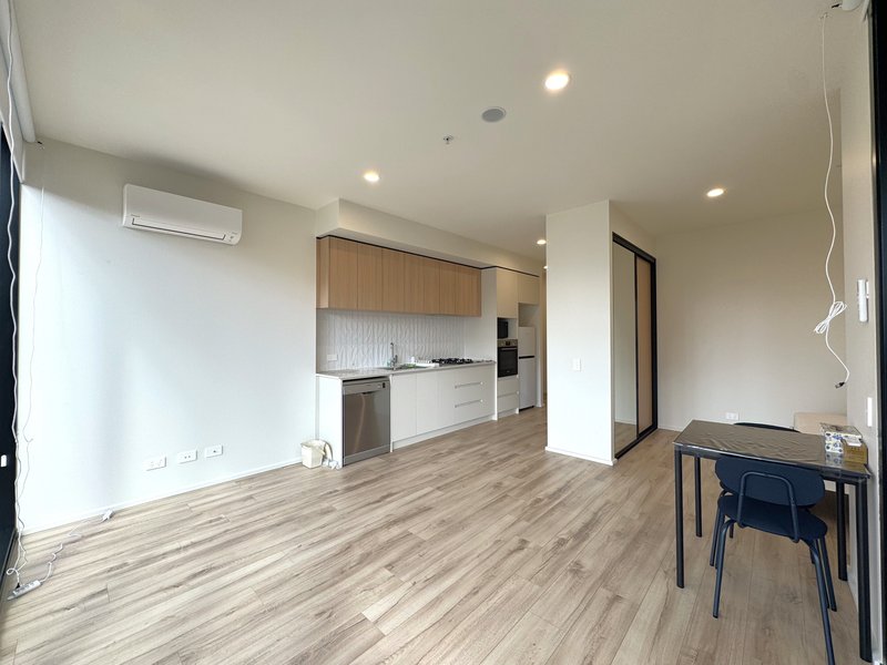 Photo - 1615/6 Penaluna Place, Adelaide SA 5000 - Image 8
