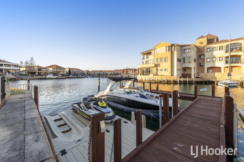 Photo - 16/18 Port Quays , Wannanup WA 6210 - Image 13