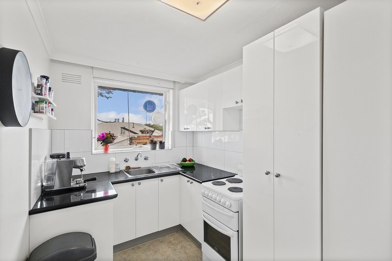 Photo - 16/19-21 Dalgety Street, St Kilda VIC 3182 - Image 3