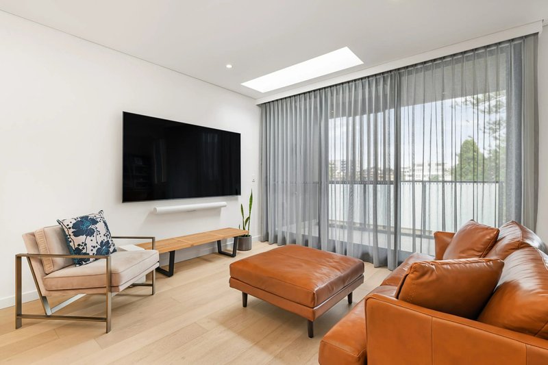 Photo - 16/1B Gloucester Avenue, Burwood NSW 2134 - Image 3