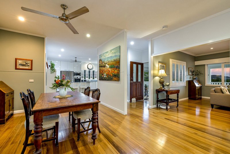 Photo - 162-164 Hillview Crescent, Whitfield QLD 4870 - Image 6