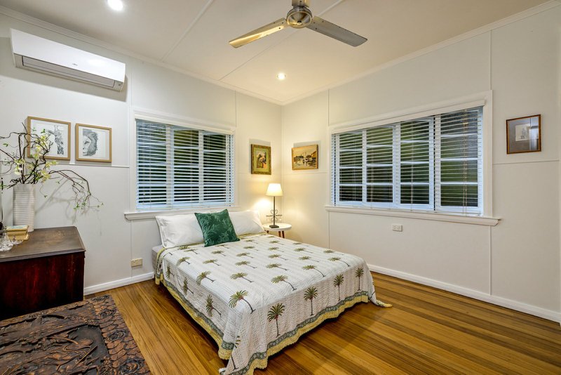 Photo - 162-164 Hillview Crescent, Whitfield QLD 4870 - Image 11