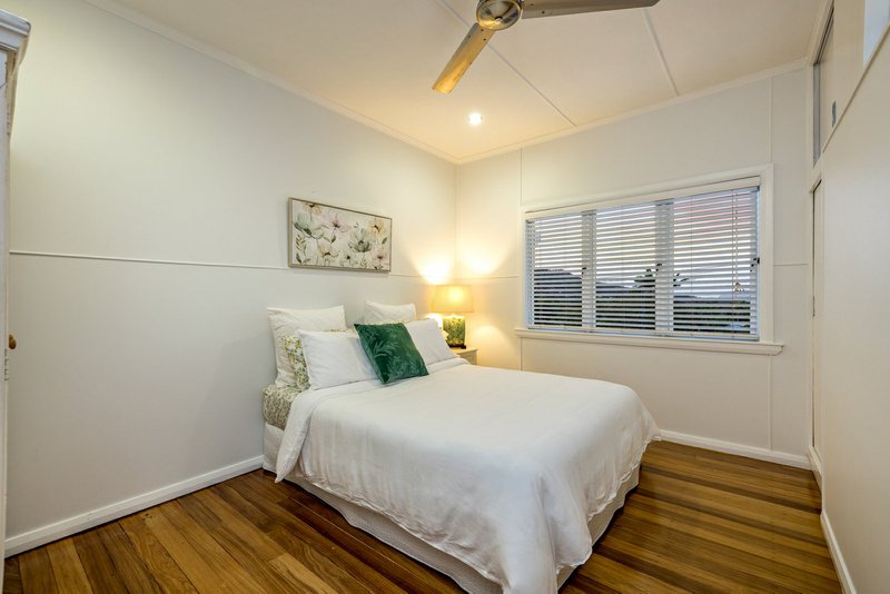 Photo - 162-164 Hillview Crescent, Whitfield QLD 4870 - Image 12