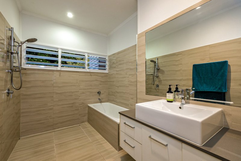 Photo - 162-164 Hillview Crescent, Whitfield QLD 4870 - Image 13