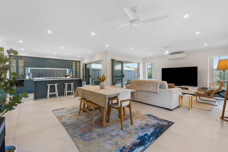 Photo - 162 Carnarvon Drive, White Rock QLD 4306 - Image 2
