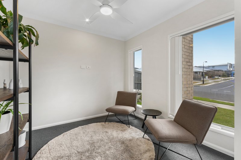 Photo - 162 Carnarvon Drive, White Rock QLD 4306 - Image 3
