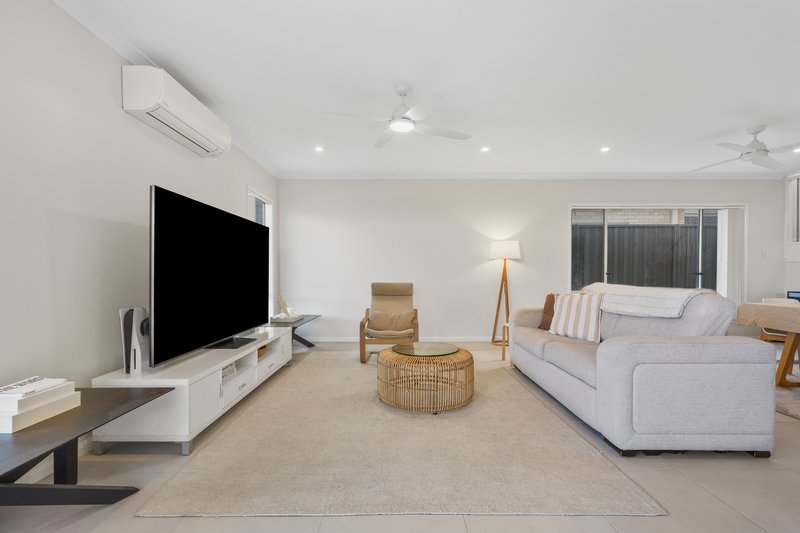 Photo - 162 Carnarvon Drive, White Rock QLD 4306 - Image 4
