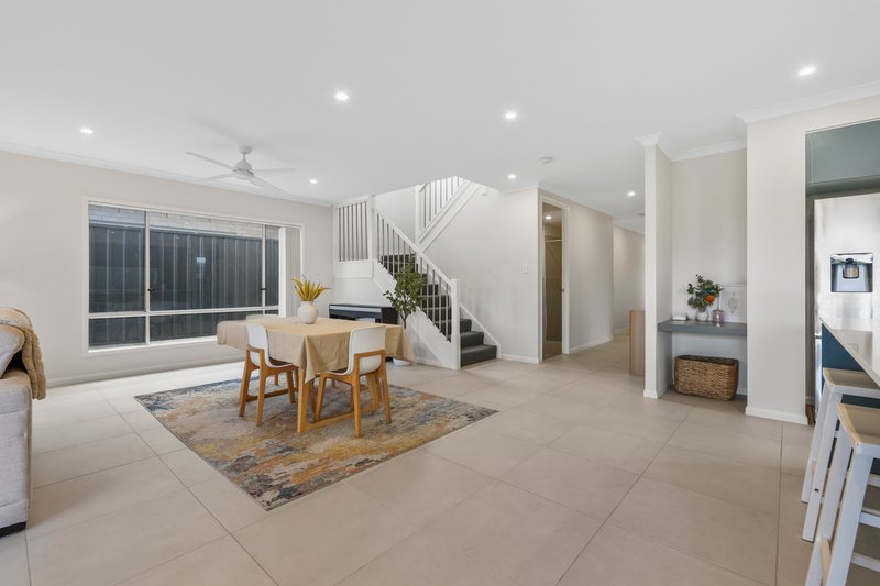 Photo - 162 Carnarvon Drive, White Rock QLD 4306 - Image 5