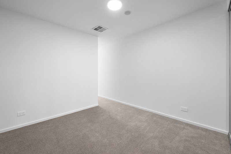 Photo - 16/2 Cornelius Street, Coombs ACT 2611 - Image 7