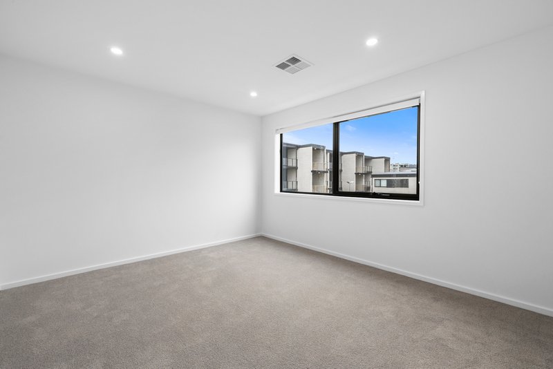 Photo - 16/2 Cornelius Street, Coombs ACT 2611 - Image 9