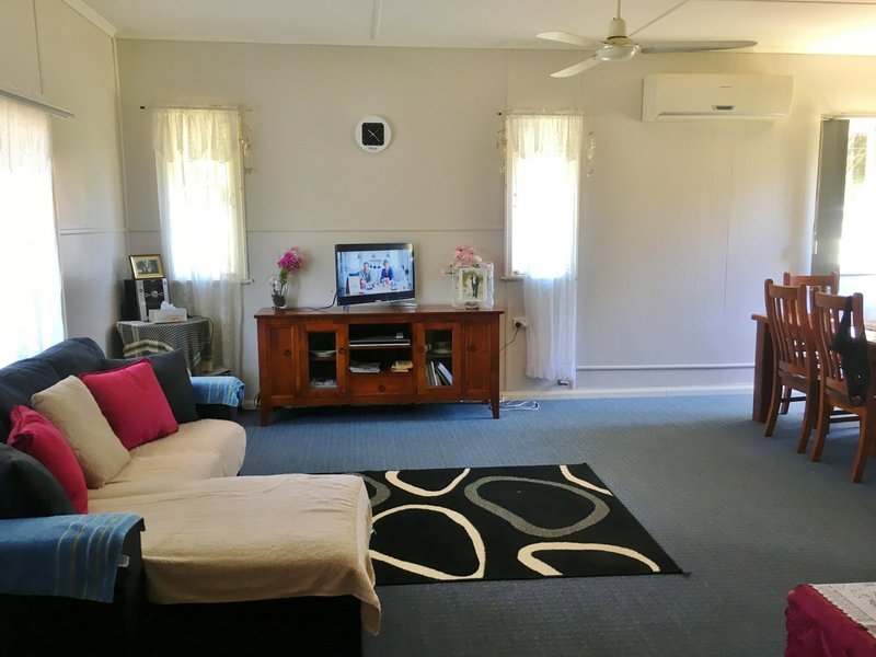 Photo - 162 Doonkuna Street, Kingaroy QLD 4610 - Image 2