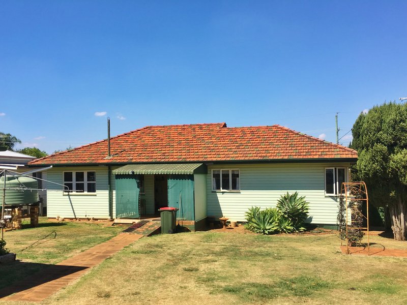 Photo - 162 Doonkuna Street, Kingaroy QLD 4610 - Image 10