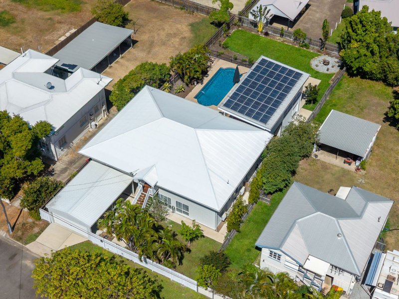 Photo - 162 Francis Street, West End QLD 4810 - Image 3