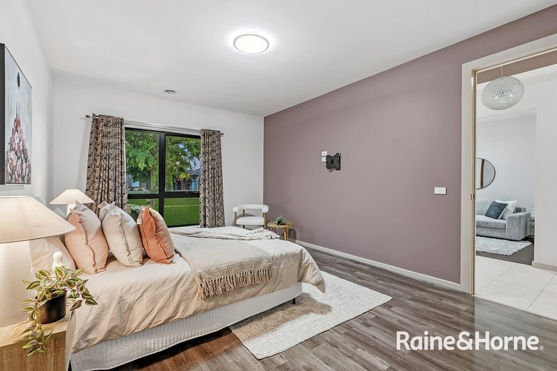 Photo - 162 Heather Grove, Clyde North VIC 3978 - Image 6