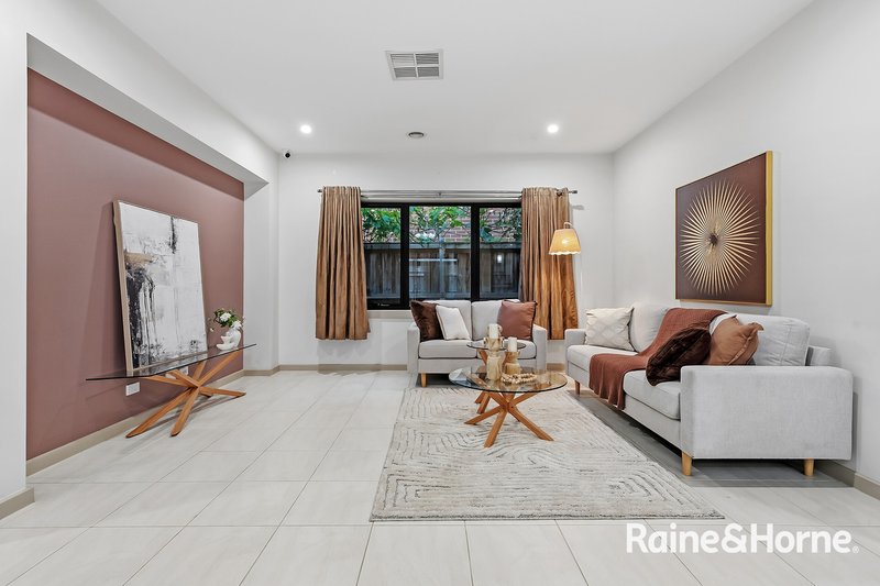 Photo - 162 Heather Grove, Clyde North VIC 3978 - Image 8