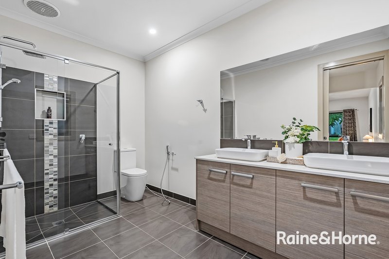 Photo - 162 Heather Grove, Clyde North VIC 3978 - Image 14