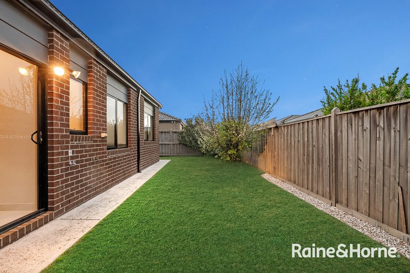 Photo - 162 Heather Grove, Clyde North VIC 3978 - Image 17