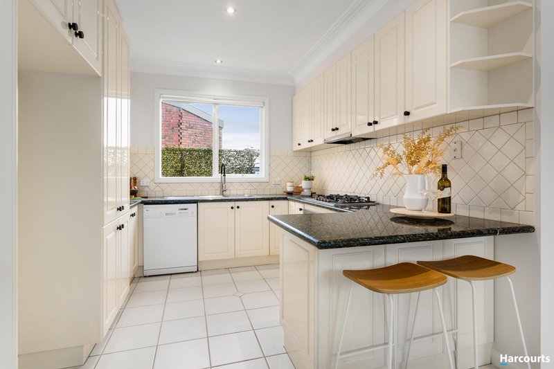 Photo - 1/62 Rathmullen Quadrant, Doncaster VIC 3108 - Image 3