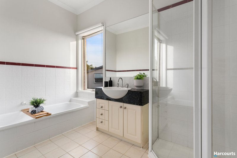 Photo - 1/62 Rathmullen Quadrant, Doncaster VIC 3108 - Image 6