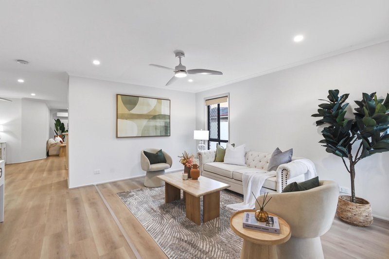 Photo - 162 Rubicon Crescent, Kuraby QLD 4112 - Image 2