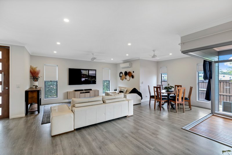 Photo - 162 Sunshine Cove Way, Maroochydore QLD 4558 - Image 5