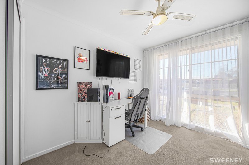 Photo - 162 Victoria Street, Altona Meadows VIC 3028 - Image 11