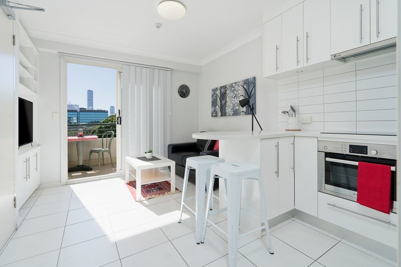 Photo - 16/23 Edmondstone Street, South Brisbane QLD 4101 - Image 3