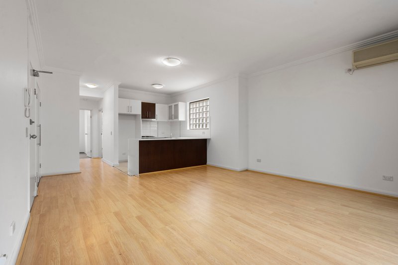 Photo - 16/28-32 Pennant Hills Road, North Parramatta NSW 2151 - Image 4