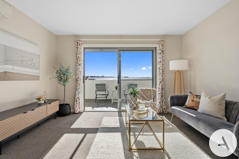 Photo - 16/3 Clare Burton Crescent, Franklin ACT 2913 - Image 2