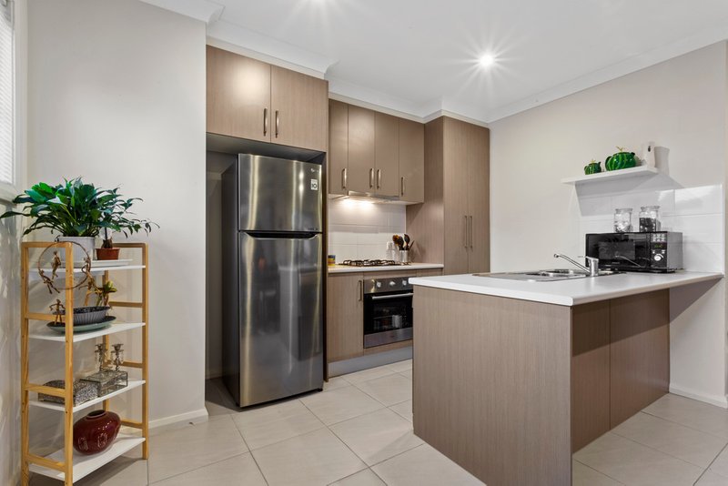 Photo - 1/63 Craigmoor Crescent, Mernda VIC 3754 - Image 2