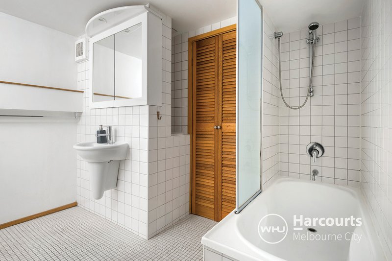 Photo - 16/30 Russell Street, Melbourne VIC 3000 - Image 6
