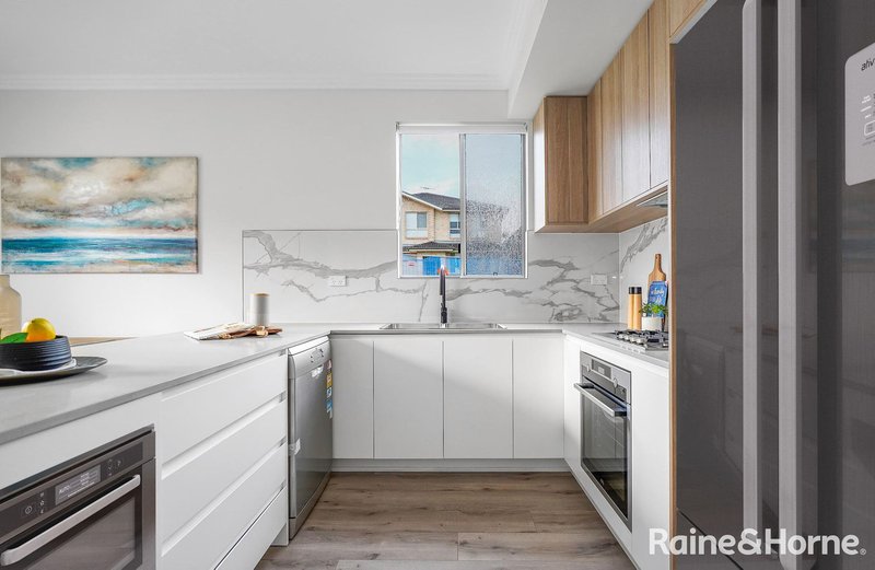 16/33 Parer Avenue, Middleton Grange NSW 2171