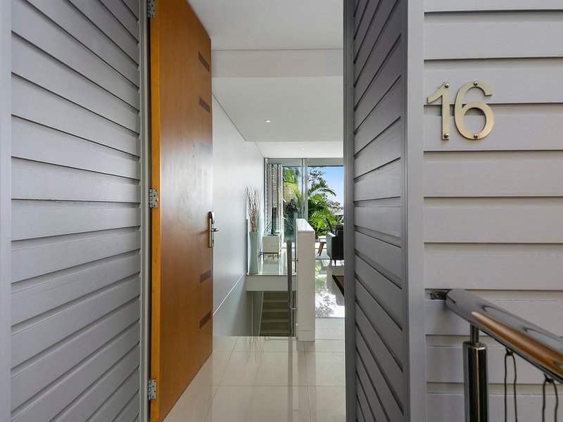 Photo - 16/37 Noosa Drive, Noosa Heads QLD 4567 - Image 17