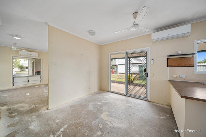 Photo - 164 Borilla Street, Emerald QLD 4720 - Image 7