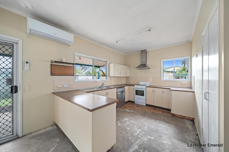 Photo - 164 Borilla Street, Emerald QLD 4720 - Image 14