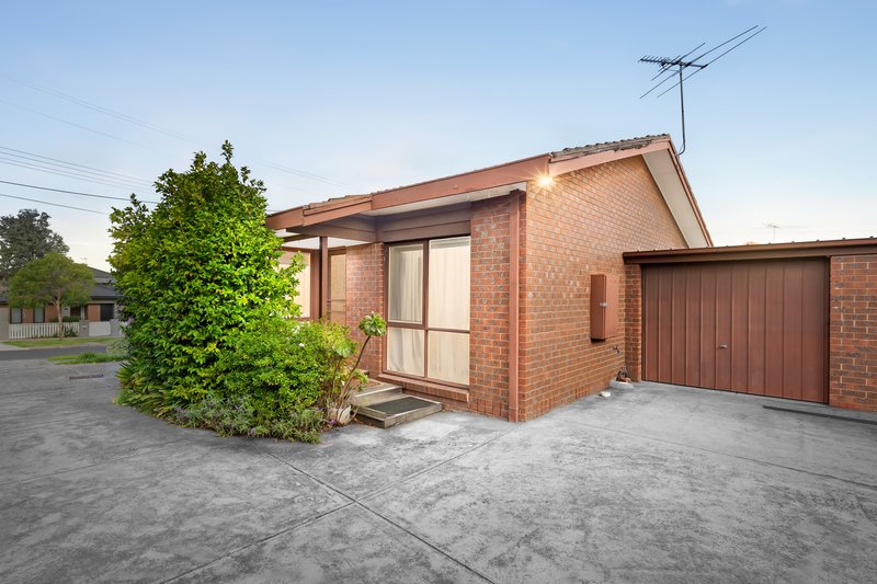Photo - 1/64 Edward Street, Macleod VIC 3085 - Image 2