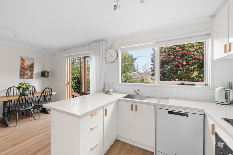 Photo - 1/64 Edward Street, Macleod VIC 3085 - Image 5