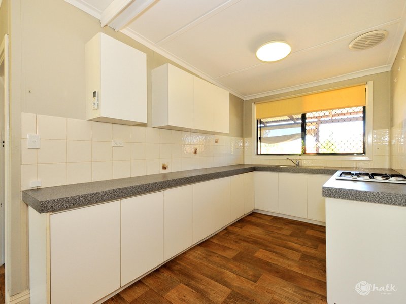 Photo - 164 Fendam Street, Warnbro WA 6169 - Image 8