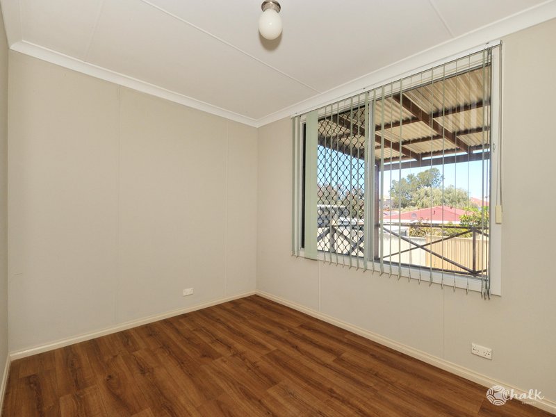 Photo - 164 Fendam Street, Warnbro WA 6169 - Image 14