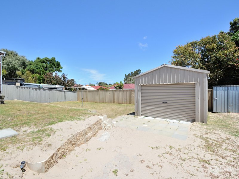 Photo - 164 Fendam Street, Warnbro WA 6169 - Image 18