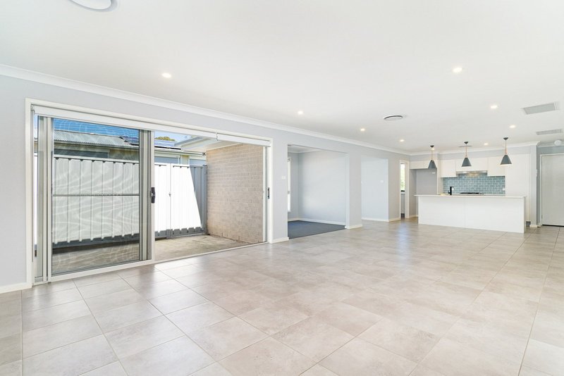 Photo - 1/64 Pembroke Street, Cambridge Park NSW 2747 - Image 3