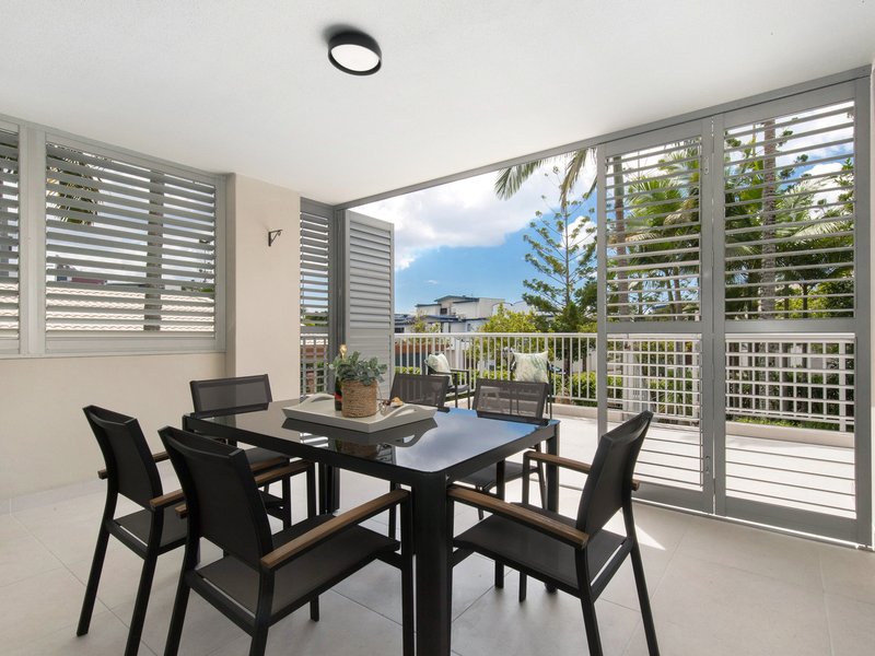 Photo - 1/64 Riverwalk Avenue, Robina QLD 4226 - Image 7