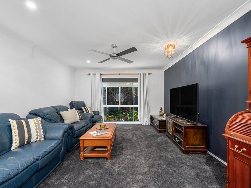 Photo - 164 Saturn Crescent, Bridgeman Downs QLD 4035 - Image 7